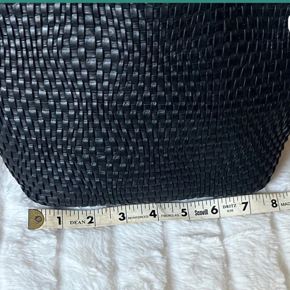 Vilenca Holland Elegant Black Woven Leather Crossbody Bag - Picture 4 of 8